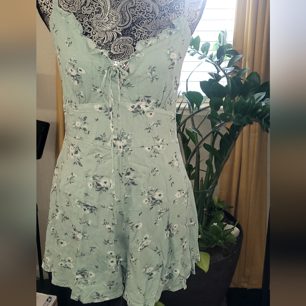 🩵🩵🩵SHE+SKY Floral Green ROMPER.        B31